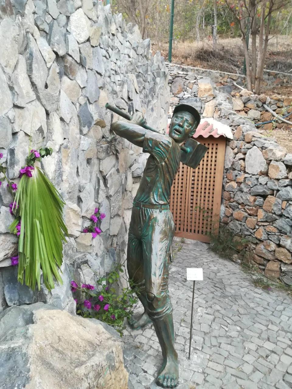 Pedracin Village